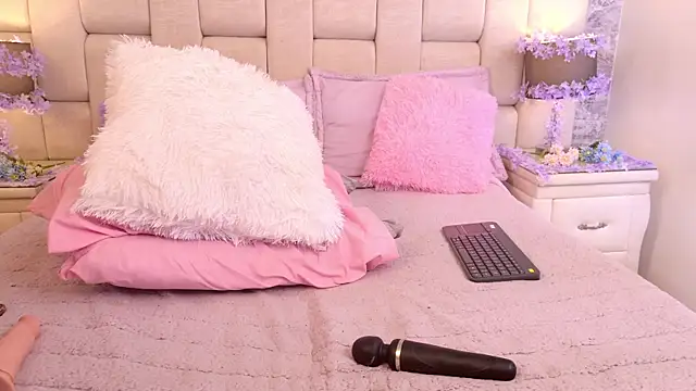 ZendayaGrey online show from March 13, 12:05 am