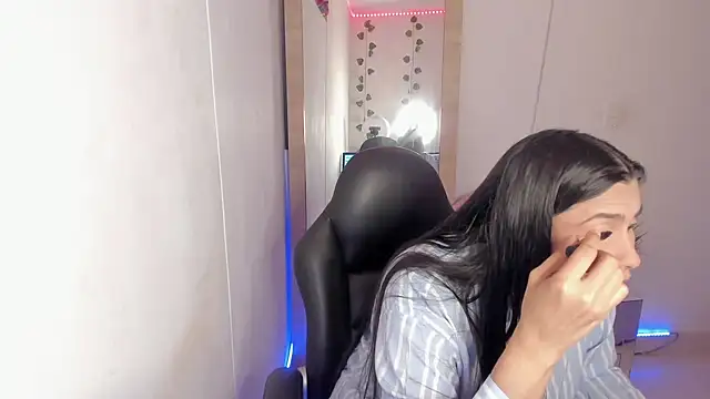 Snapshot of hellensexy chatting on December 19, 8:55 pm hellensexy online show from December 19, 8:55 pm