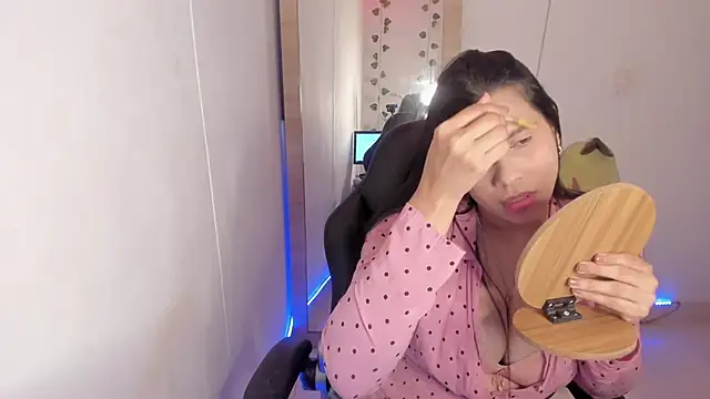 Snapshot of hellensexy chatting on January 14, 10:02 pm hellensexy online show from January 14, 10:02 pm