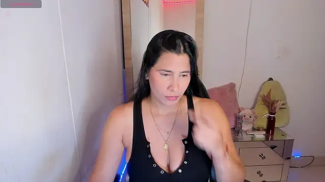 Snapshot of hellensexy chatting on May 16, 9:57 pm hellensexy online show from May 16, 9:57 pm