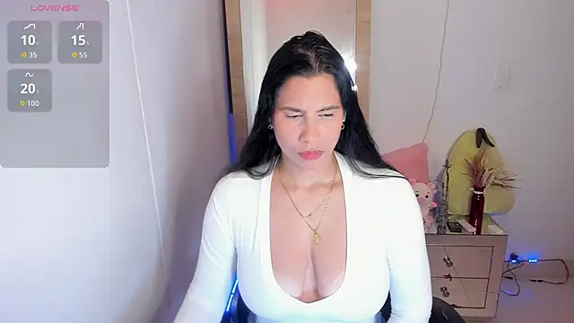 Snapshot of hellensexy chatting on May 26, 9:55 pm hellensexy online show from May 26, 9:55 pm