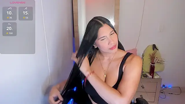 Snapshot of hellensexy chatting on May 30, 10:07 pm hellensexy online show from May 30, 10:07 pm