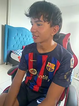 Leonarrrd 01 online show from December 4, 4:05 pm