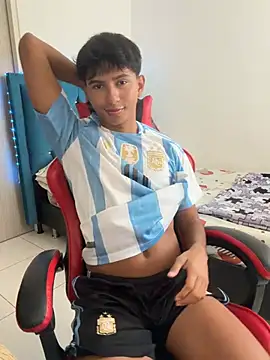 Leonarrrd 01 online show from February 28, 9:05 pm