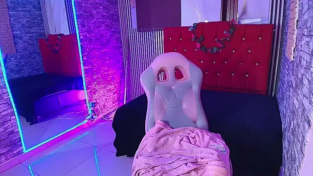 Snapshot of miahernadez303av chatting on November 27, 3:41 am miahernadez303av online show from November 27, 3:41 am