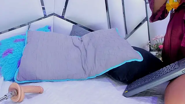  aurora18  online show from March 13, 9:21 am