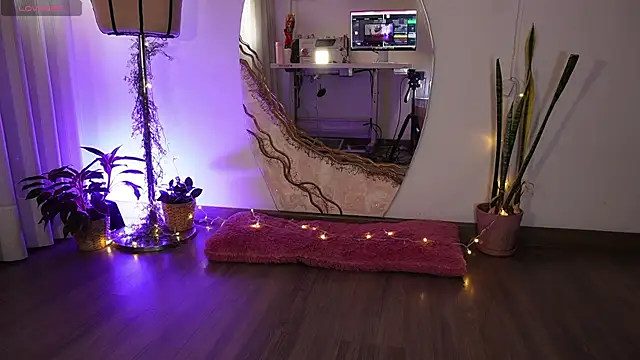 chloebritto online show from May 11, 4:26 pm