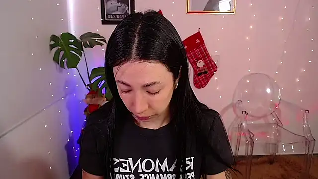 Snapshot of lilyy_evanss chatting on December 3, 9:34 pm lilyy evanss online show from December 3, 9:34 pm