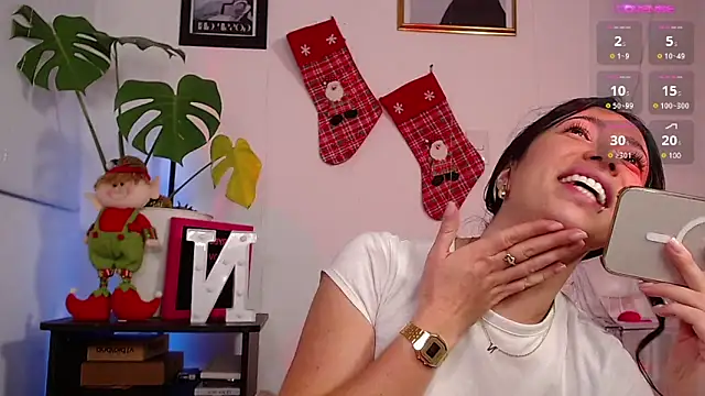 Snapshot of lilyy_evanss chatting on December 7, 1:03 am lilyy evanss online show from December 7, 1:03 am