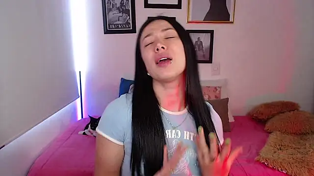 Snapshot of lilyy_evanss chatting on January 8, 9:23 pm lilyy evanss online show from January 8, 9:23 pm