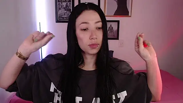 Snapshot of lilyy_evanss chatting on January 28, 8:47 pm lilyy evanss online show from January 28, 8:47 pm