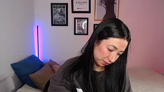 Snapshot of lilyy_evanss chatting on January 31, 2:15 am lilyy evanss online show from January 31, 2:15 am