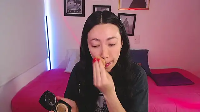 Snapshot of lilyy_evanss chatting on February 19, 10:53 pm lilyy evanss online show from February 19, 10:53 pm