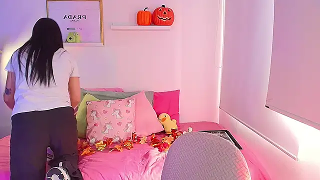 Snapshot of lilyy_evanss chatting on October 1, 9:10 pm lilyy evanss online show from October 1, 9:10 pm