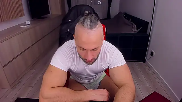 Snapshot of MarisMuscle chatting on March 7, 7:16 pm MarisMuscle online show from March 7, 7:16 pm