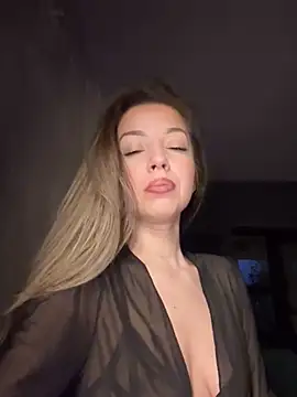 Snapshot of SonyaD_ chatting on May 17, 2:53 am SonyaD online show from May 17, 2:53 am