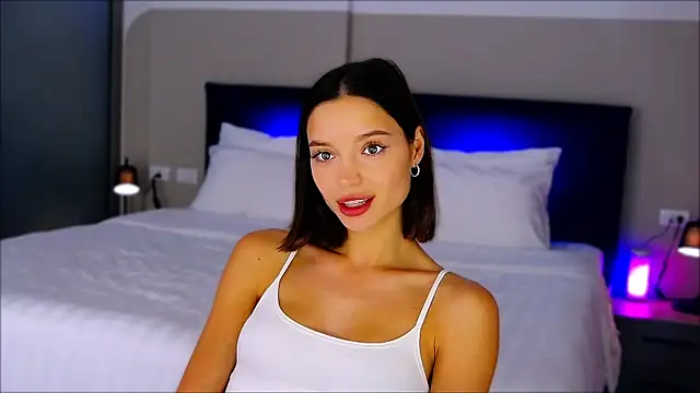 Snapshot of wow_Mia chatting on December 5, 3:59 am wow Mia online show from December 5, 3:59 am