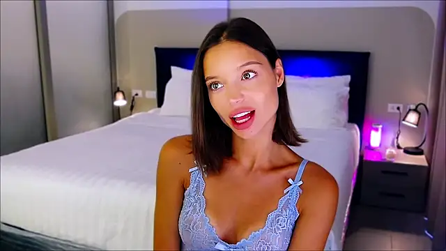 Snapshot of wow_Mia chatting on February 14, 2:18 am wow Mia online show from February 14, 2:18 am