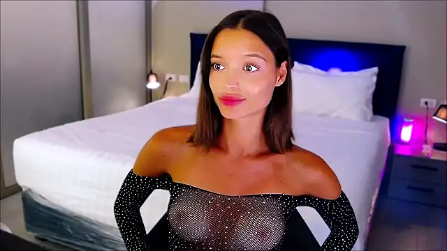 Snapshot of wow_Mia chatting on February 21, 8:18 am wow Mia online show from February 21, 8:18 am