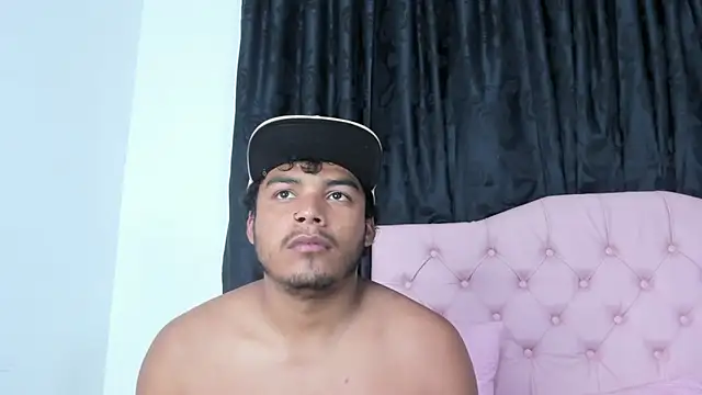 Snapshot of Applehot_LRR chatting on February 7, 8:22 am Applehot LRR online show from February 7, 8:22 am