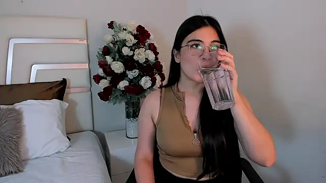 CamilaSofiia online show from February 19, 7:48 pm