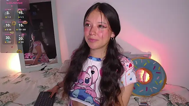 Snapshot of Lexie_Thompson10 chatting on September 25, 7:01 am Lexie Thompson10 online show from September 25, 7:01 am