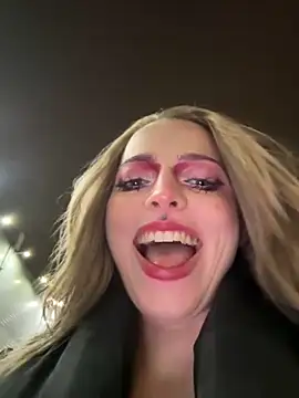 LoraaDoll online show from November 1, 3:25 pm