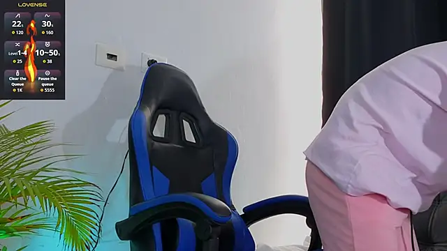 Snapshot of EdwardRoss_ chatting on November 17, 7:41 pm EdwardRoss online show from November 17, 7:41 pm