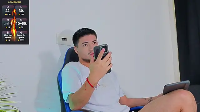 Snapshot of EdwardRoss_ chatting on November 27, 9:06 pm EdwardRoss online show from November 27, 9:06 pm