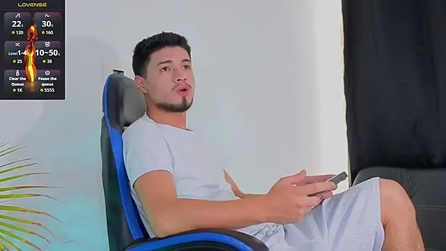 Snapshot of EdwardRoss_ chatting on December 3, 8:07 pm EdwardRoss online show from December 3, 8:07 pm