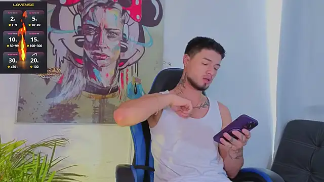Snapshot of EdwardRoss_ chatting on May 6, 9:53 pm EdwardRoss online show from May 6, 9:53 pm