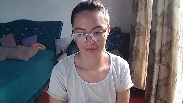 Snapshot of Kate_lorens9 chatting on August 2, 12:47 pm Kate lorens9 online show from August 2, 12:47 pm
