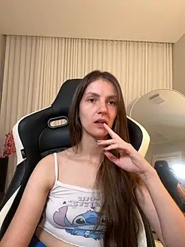 Snapshot of upssnowy chatting on October 23, 6:39 pm upssnowy online show from October 23, 6:39 pm