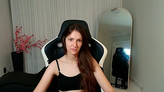 Snapshot of upssnowy chatting on October 28, 8:00 pm upssnowy online show from October 28, 8:00 pm