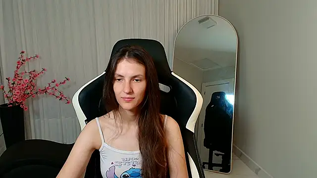 Snapshot of upssnowy chatting on November 1, 9:17 pm upssnowy online show from November 1, 9:17 pm