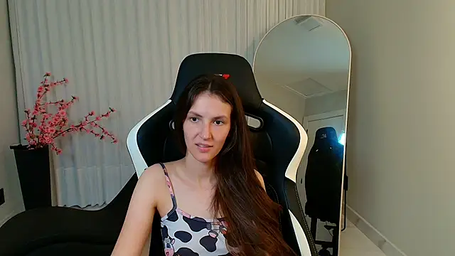 Snapshot of upssnowy chatting on November 16, 2:06 am upssnowy online show from November 16, 2:06 am