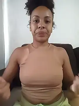 Snapshot of Julia_Pretinha chatting on December 19, 1:07 pm Julia Pretinha online show from December 19, 1:07 pm