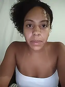 Snapshot of Julia_Pretinha chatting on February 5, 1:10 am Julia Pretinha online show from February 5, 1:10 am