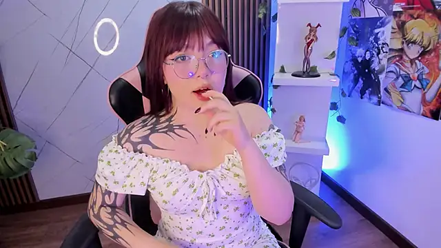 Fluffy Bubble21 online show from February 17, 4:09 am