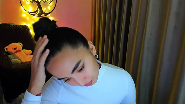 worldofkim online show from November 28, 3:25 pm