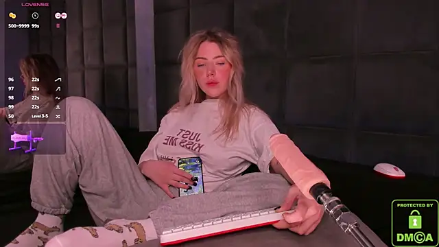 Snapshot of NateHalll chatting on March 19, 8:34 am NateHalll online show from March 19, 8:34 am