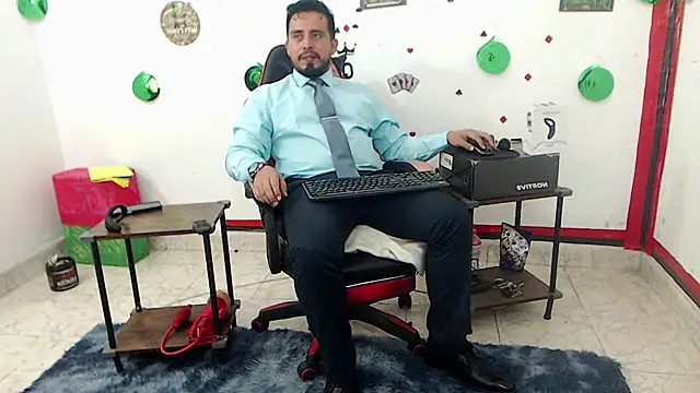 Snapshot of KalethBigDick chatting on May 10, 3:55 am KalethBigDick online show from May 10, 3:55 am