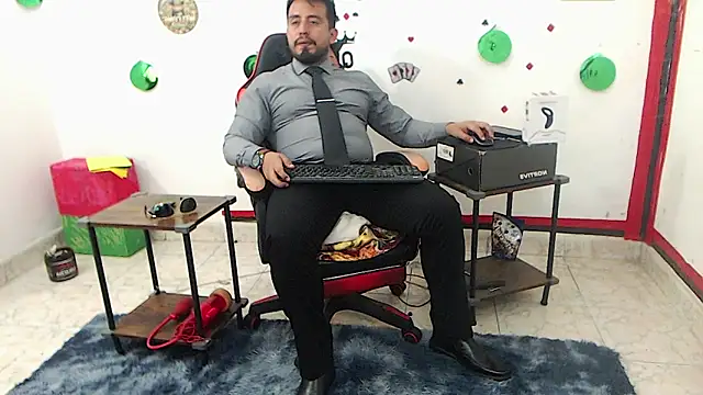 Snapshot of KalethBigDick chatting on May 11, 3:23 am KalethBigDick online show from May 11, 3:23 am