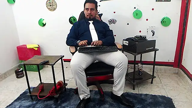 Snapshot of KalethBigDick chatting on May 14, 11:17 am KalethBigDick online show from May 14, 11:17 am
