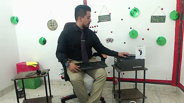 Snapshot of KalethBigDick chatting on June 10, 9:30 am KalethBigDick online show from June 10, 9:30 am