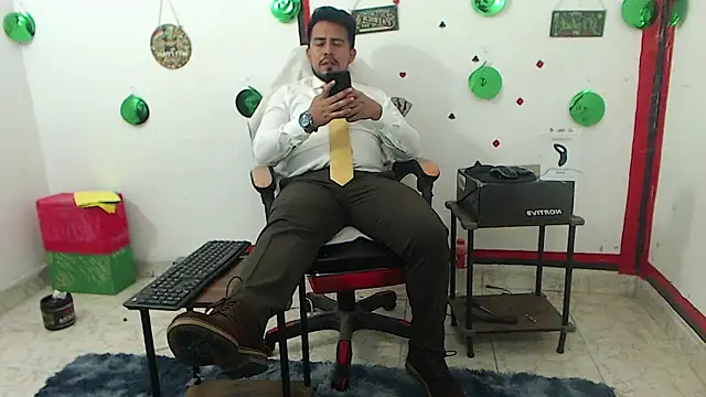 Snapshot of KalethBigDick chatting on June 15, 2:25 am KalethBigDick online show from June 15, 2:25 am