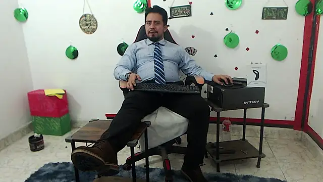 Snapshot of KalethBigDick chatting on June 19, 5:23 am KalethBigDick online show from June 19, 5:23 am
