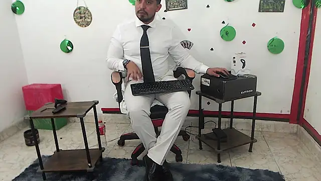 Snapshot of KalethBigDick chatting on July 28, 3:43 pm KalethBigDick online show from July 28, 3:43 pm