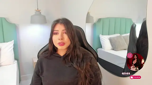 Miia Thompsonn online show from August 7, 3:30 am