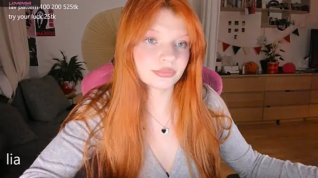 Snapshot of lil_lia chatting on November 9, 10:08 pm lil lia online show from November 9, 10:08 pm